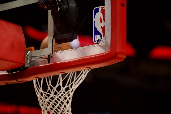 Charles Bassey choisit de poursuivre sa carrière en NBA plutôt qu’un transfert en EuroLeague